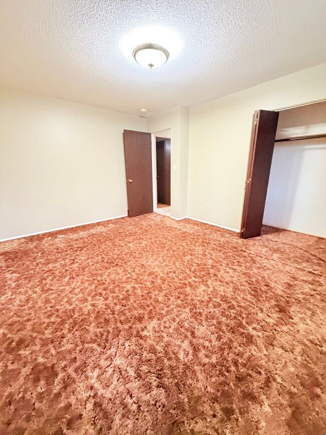 Building Photo - Side by side Duplex