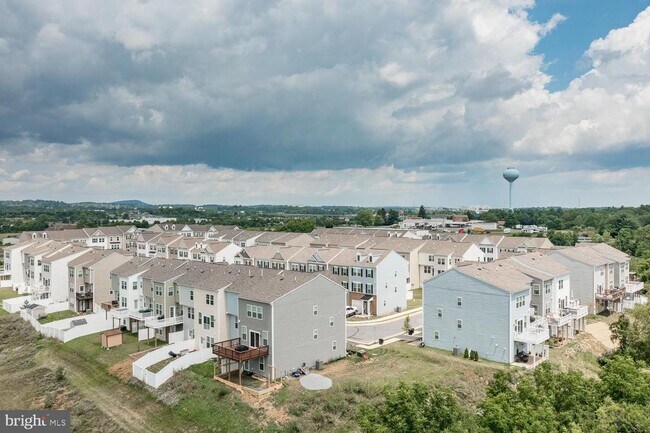 Building Photo - 227 Schramm Lp