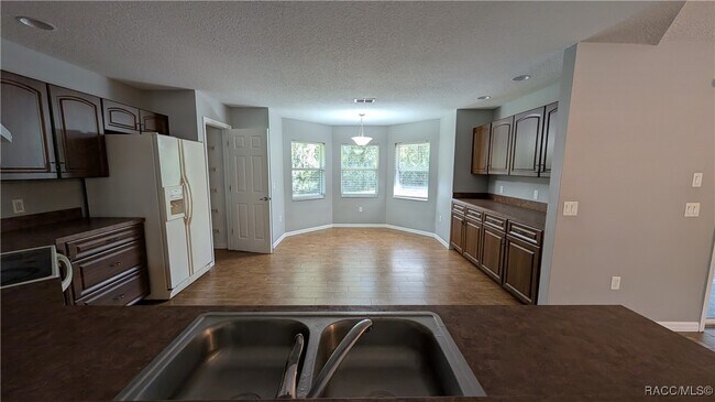 Building Photo - 1243 S Rock Crusher Rd