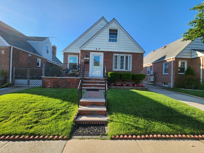 Primary Photo - 253-11-211 85th Ave