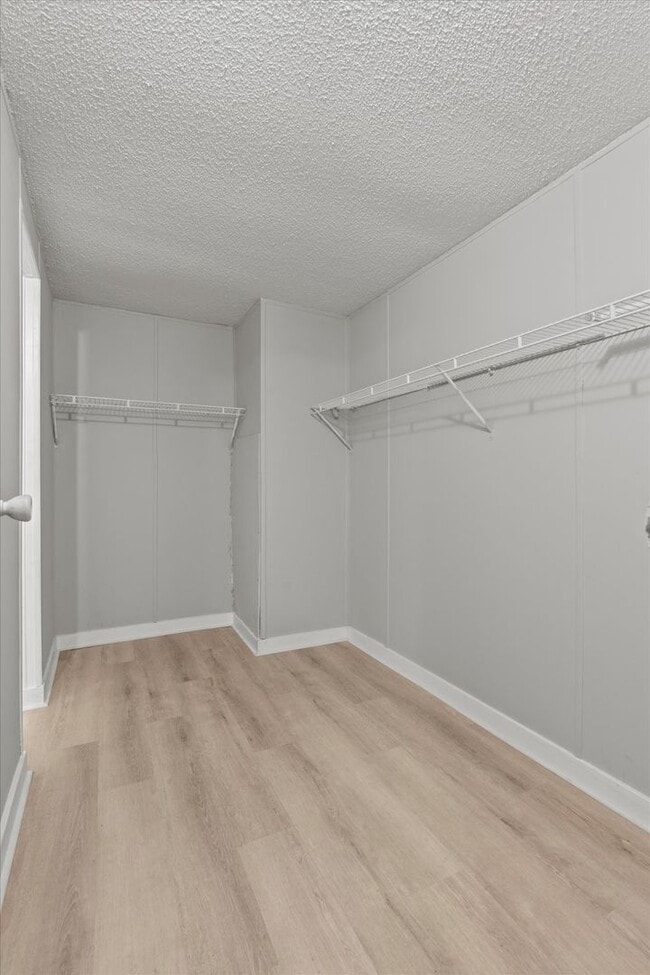 Building Photo - Completely Updated 3BR/2BA Trailer in Musc...