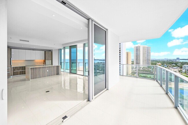 Building Photo - 3100 N Ocean Dr