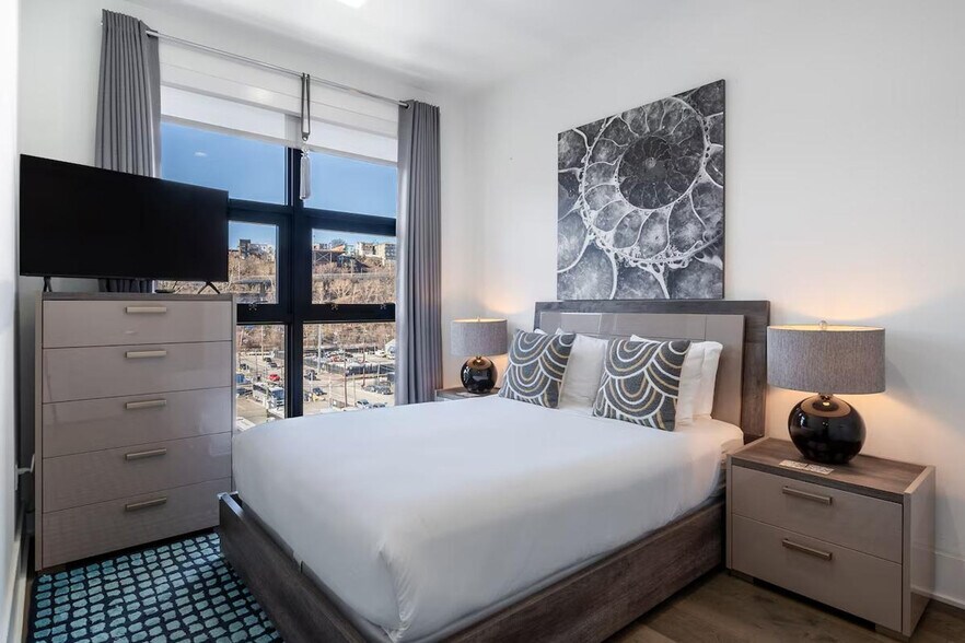 Building Photo - 1414 Grand St