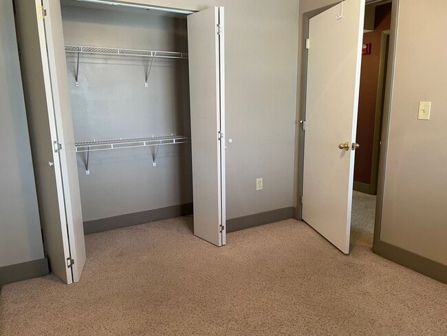 Building Photo - Lake Plaza #904- 3BD/2BA Available for FALL 2026! $3150 /month includes ONE assigned parking spac...