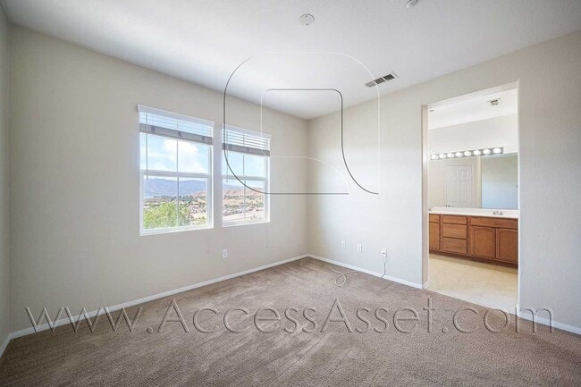 Building Photo - Beautiful 3 Bed / 2.5 Bath Townhouse In Vi...