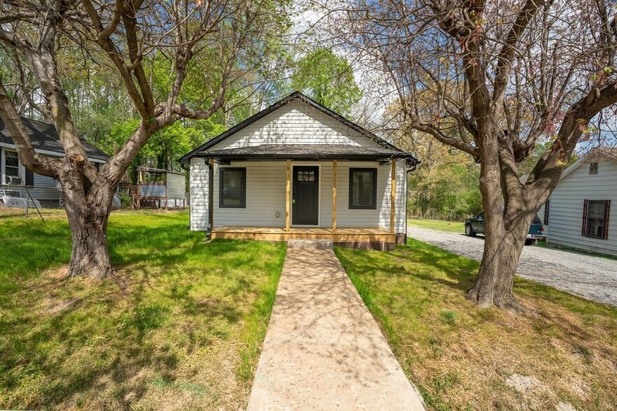 Building Photo - 1128 Rosehill Dr