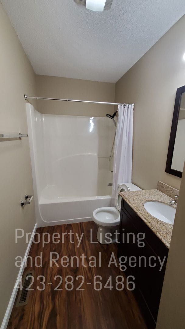 Building Photo - 3 Bedroom 1.5 Baths Townhouse Johnson City,TN