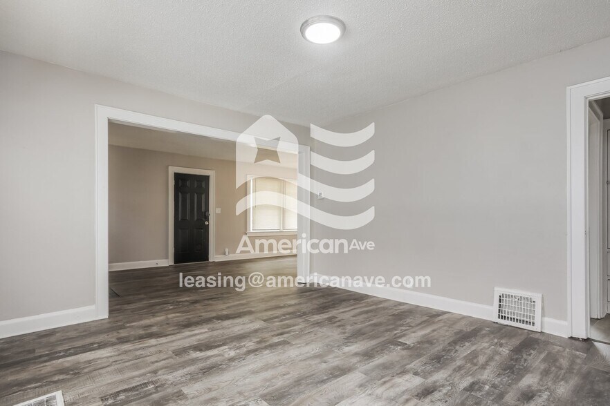 Building Photo - 4432 Flora Ave