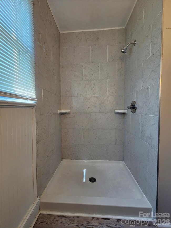 Building Photo - 12 Woodsdale Pl SE