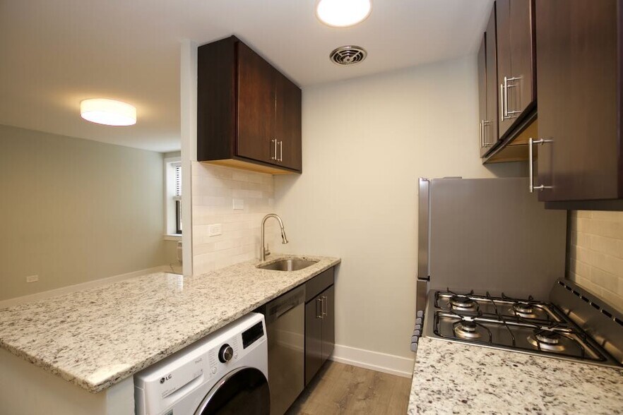 Building Photo - 448 W Barry