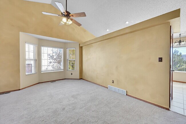 Building Photo - $2,395.00 - 4 Bedrooms, 3.5 Bathrooms, Sin...