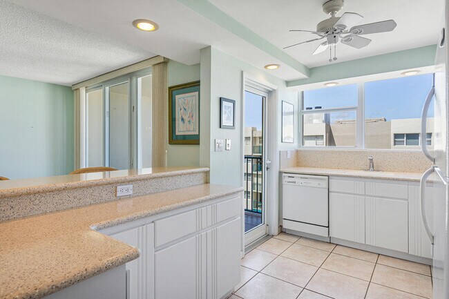 Building Photo - 1236 Hillsboro Mile