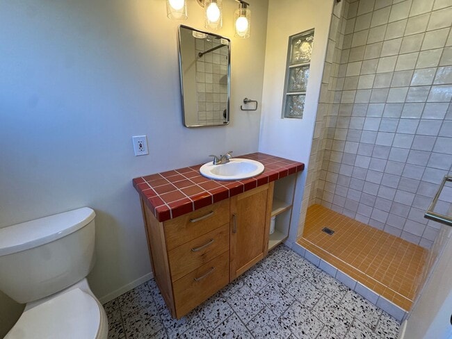 Building Photo - Northwest Living!