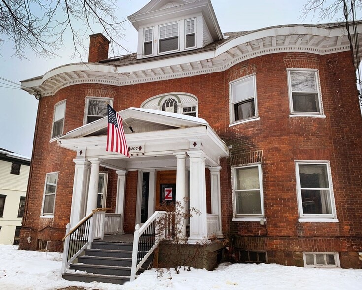 Building Photo - 207 S Union St