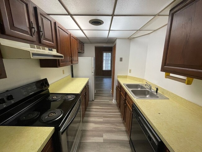 Building Photo - 1700 Taft Pl