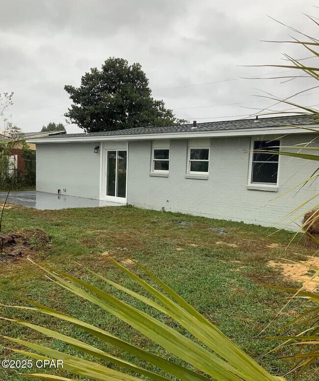 Building Photo - 928 Green Tree Rd
