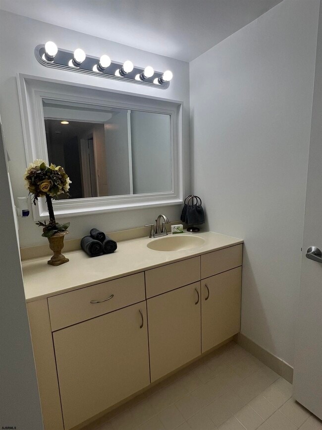 Building Photo - 2310 Dolphin Ave