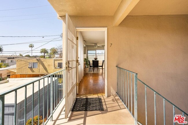 Building Photo - 1418 Stanford St