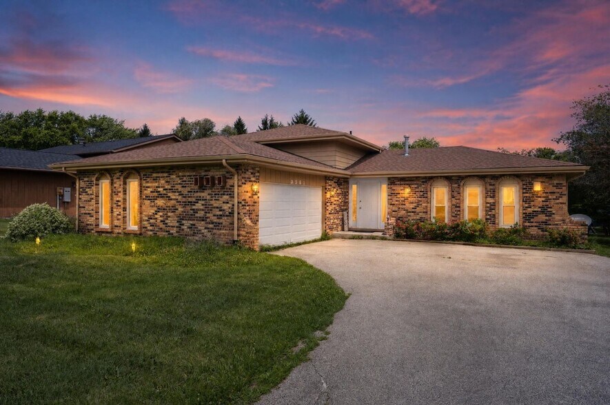 Building Photo - 3561 Sunrise Dr