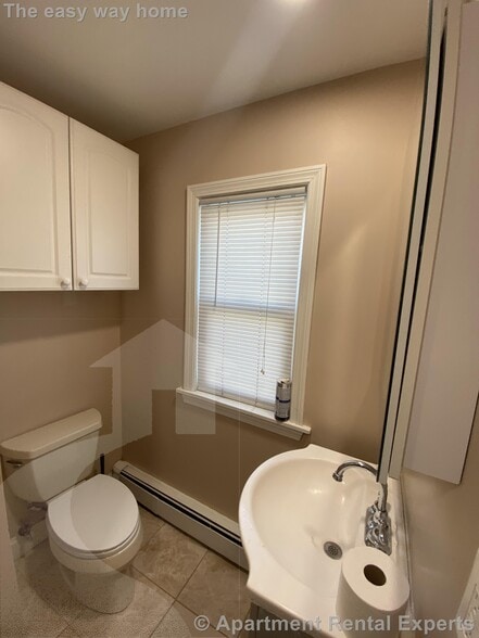 Building Photo - 2-4 Goldsmith Ave Unit #1