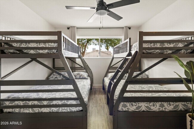 Building Photo - 423 N 73rd Pl