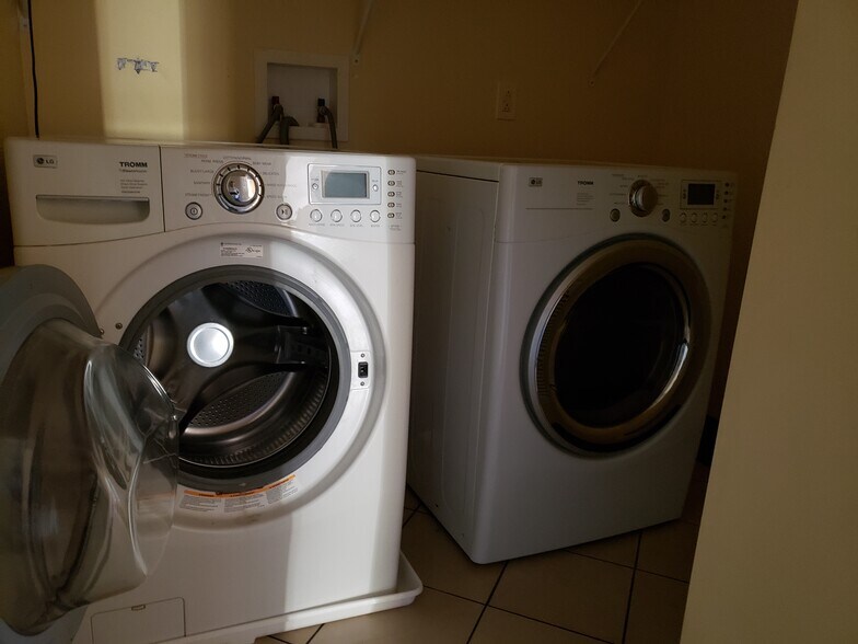 New Washer & Dryer, Porcelain Flooring - 54 Veres Dr