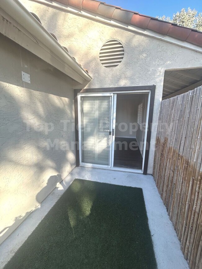 Building Photo - ***Updated 1 bed, 1 bath, 733 sqft Condo in the Heart of La Costa - Available 12/14***