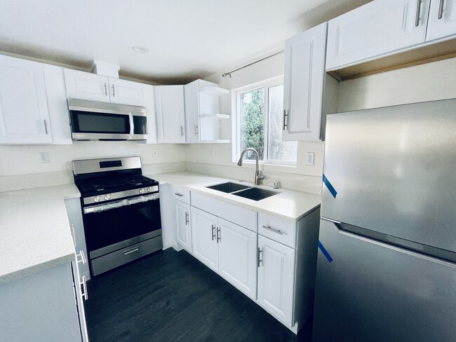 Building Photo - 463 N Ardmore Ave