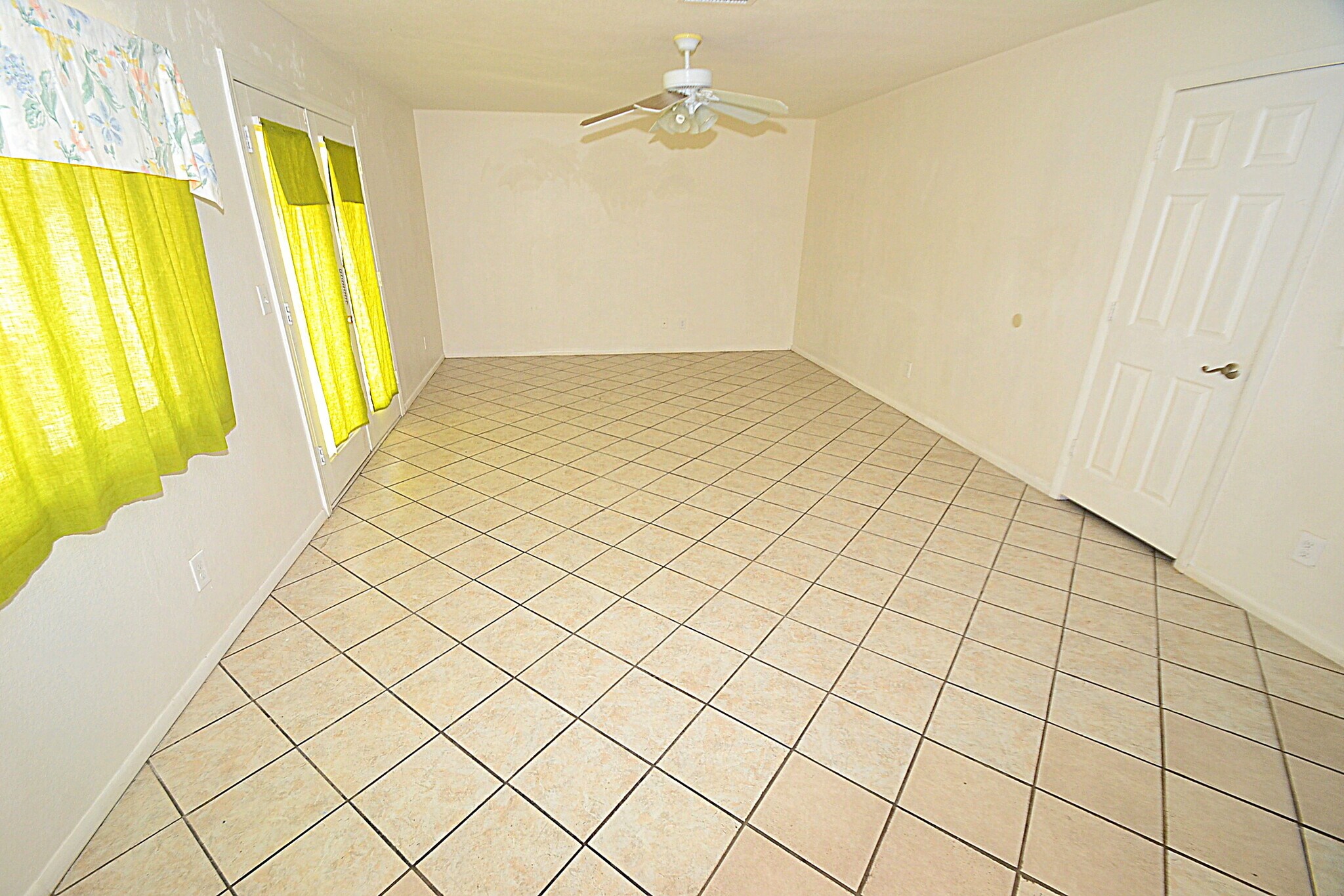 Building Photo - 6941 W Vermont Ave