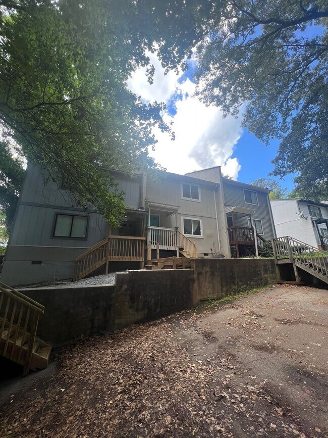 Building Photo - 2 Bedroom/1.5 Bathroom Townhome in Clemson, SC!