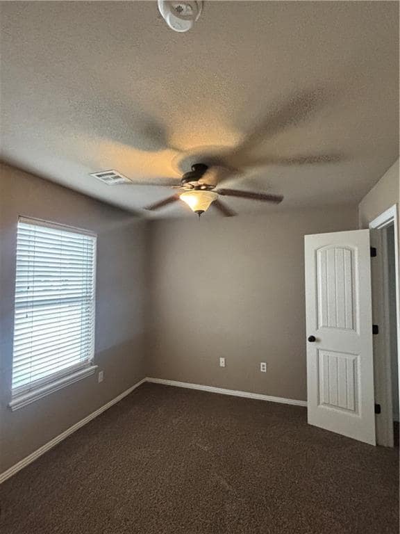 Building Photo - 320 Violet St