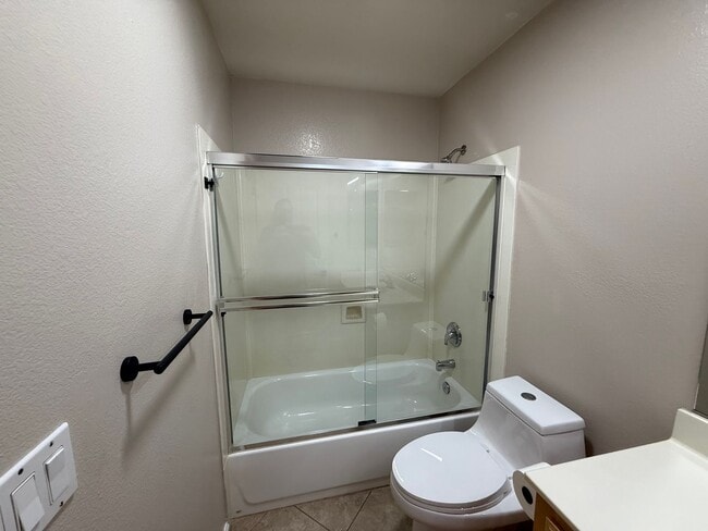 Building Photo - 4-bedroom single story in Sylvan School District!
