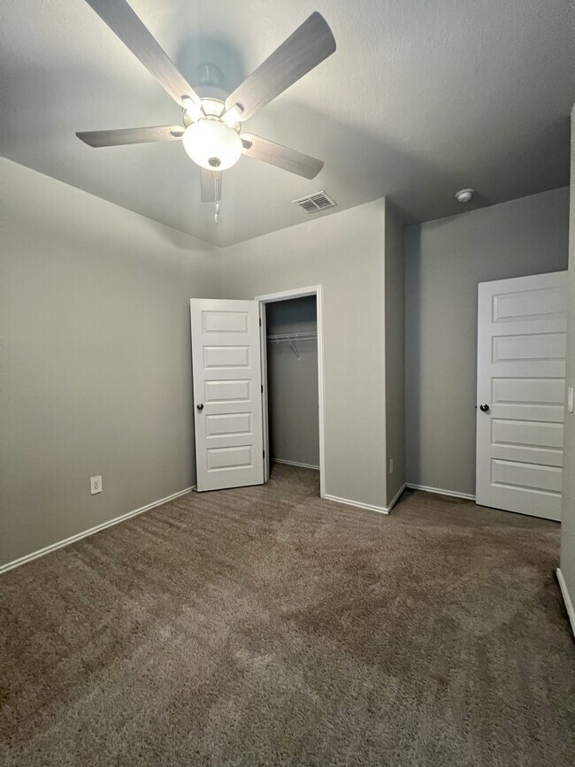 Building Photo - 596 Jennifer Wy