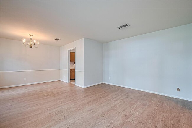 Building Photo - 2530 Bandelier Dr