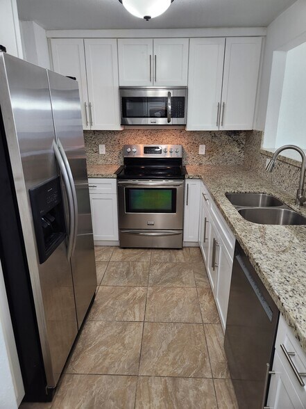 Building Photo - 9143 SW 77th Ave