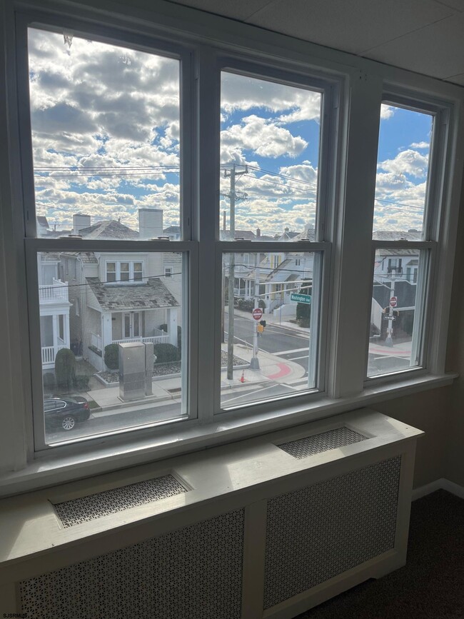 Building Photo - 7223 Ventnor Ave