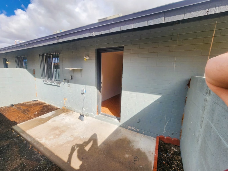 Building Photo - 305 N 93rd St