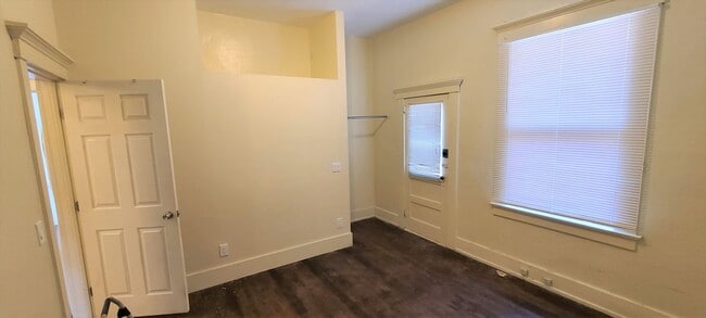 Building Photo - Euclid Ave - A 4 bedroom 2 bathroom Histor...