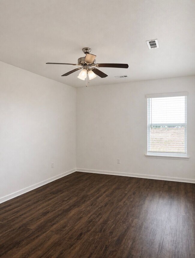 Building Photo - 424-426 Alex Jordan Dr