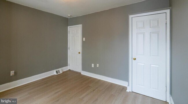 Building Photo - 1905 Waterloo St