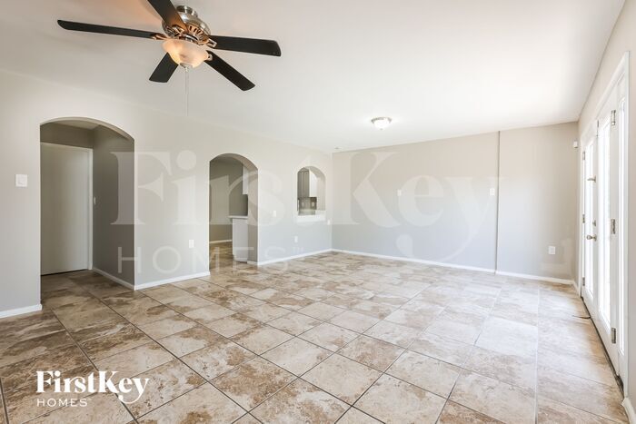 Building Photo - 205 E Orchid Ln