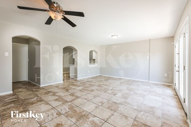 Building Photo - 205 E Orchid Ln