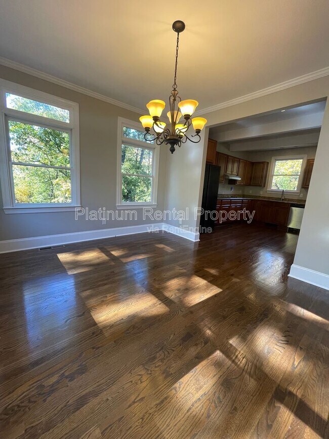 Building Photo - 1305 Smithdale Heights Dr