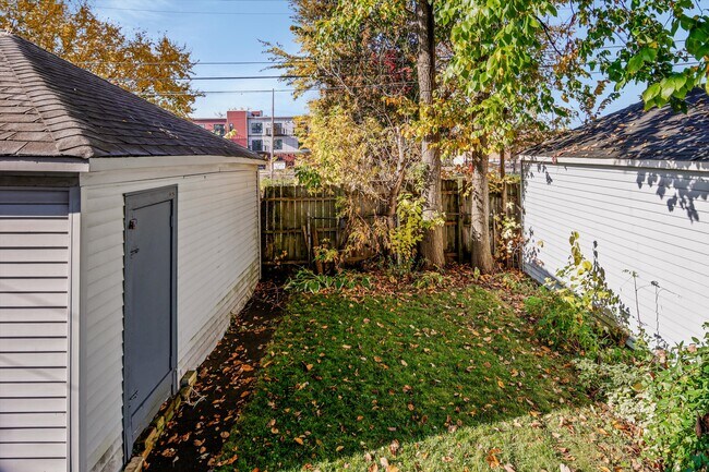 Building Photo - 1471 Wayburn St