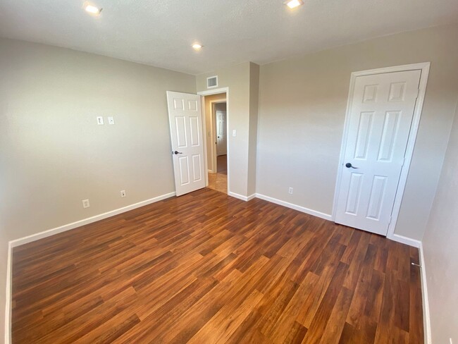 Building Photo - Beautiful Buena Park 4 Bedroom w/ AC For R...