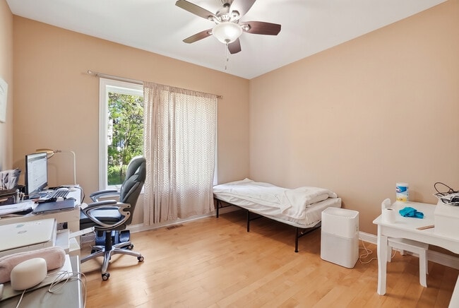 Building Photo - 10S372 Tim Ct