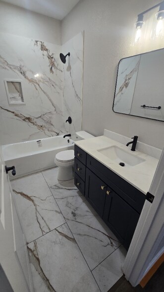 Building Photo - 619 S Sacramento St