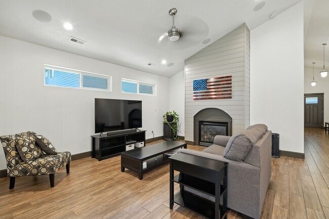 Building Photo - Gorgeous Hayden Home For Rent!