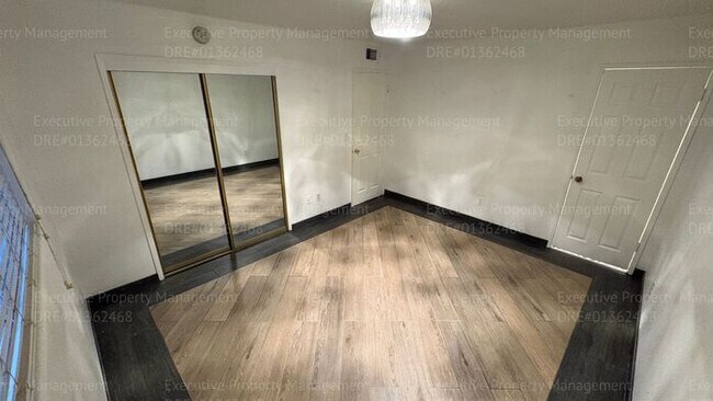 Building Photo - 3 bedroom 2 bathroom home with pool and near shopping centers.