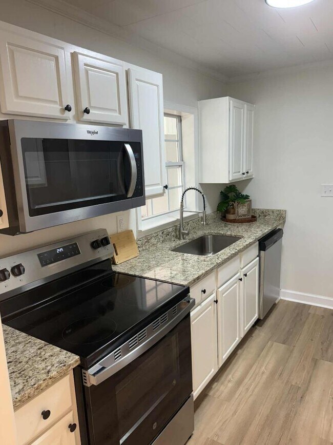 Building Photo - 102 S Redd Street - Unit 102